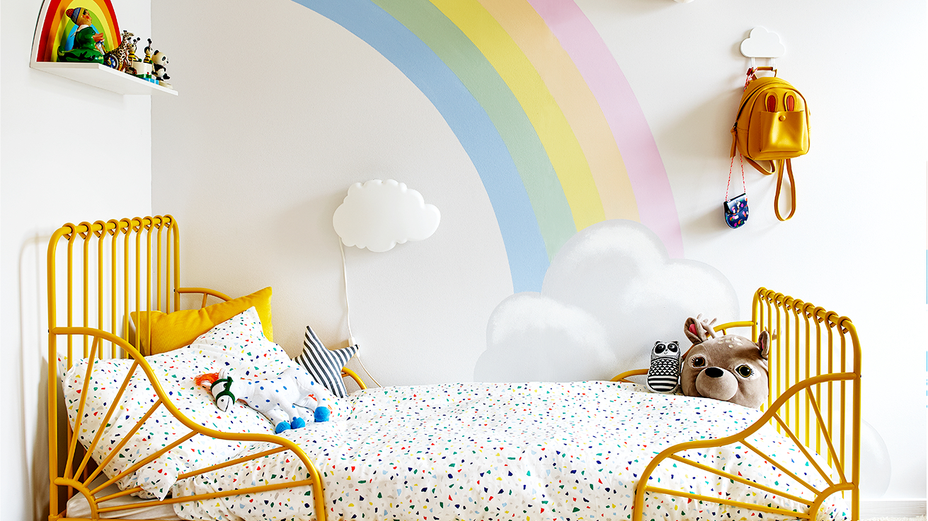 Nos quartos das crianças é indicado sempre usar cores claras ou em tons pastel, como: verde, azul, amarelo, rosa e lilás.